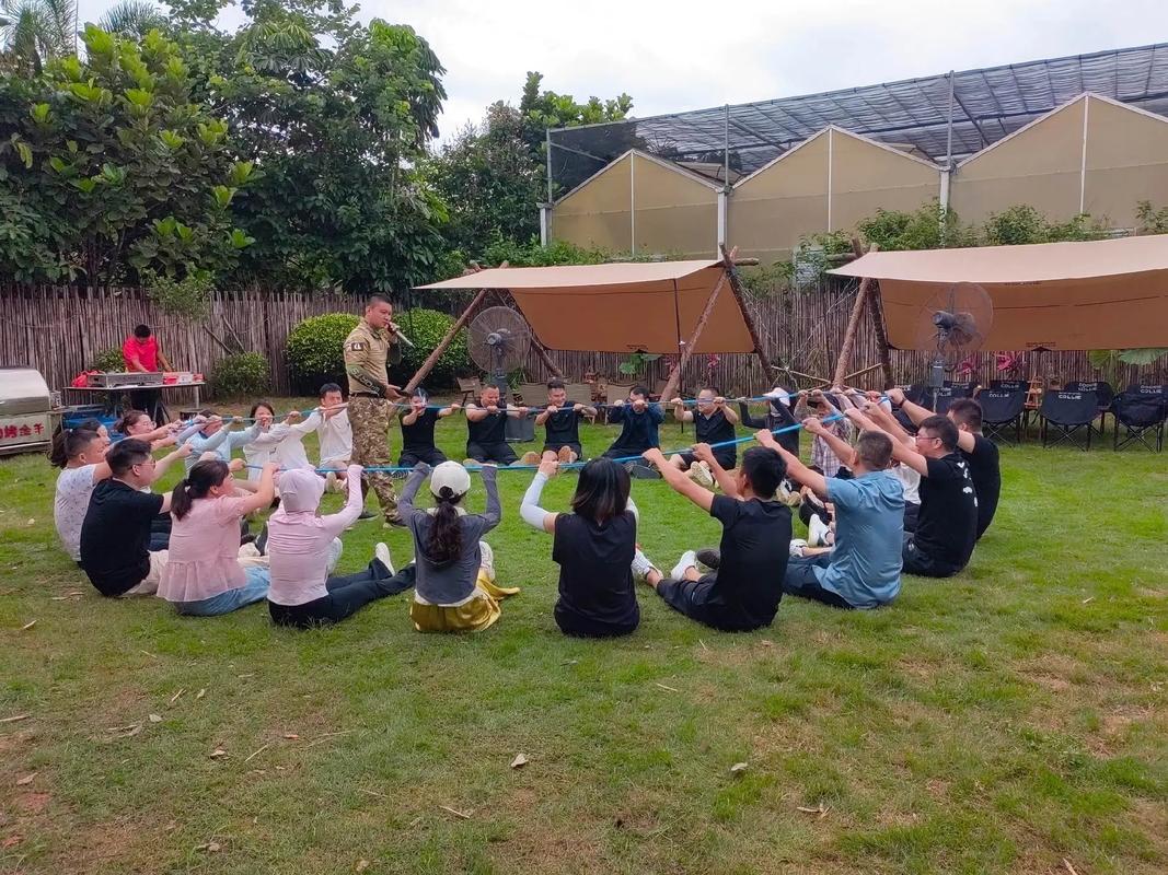 魔厂电竞酒店员工团建活动圆满举行：电竞激战释放活力，星空露营凝聚团队